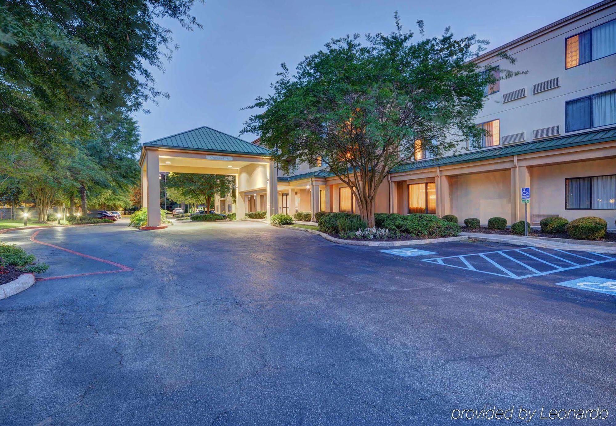 Courtyard Lafayette Airport Hotel Exterior foto