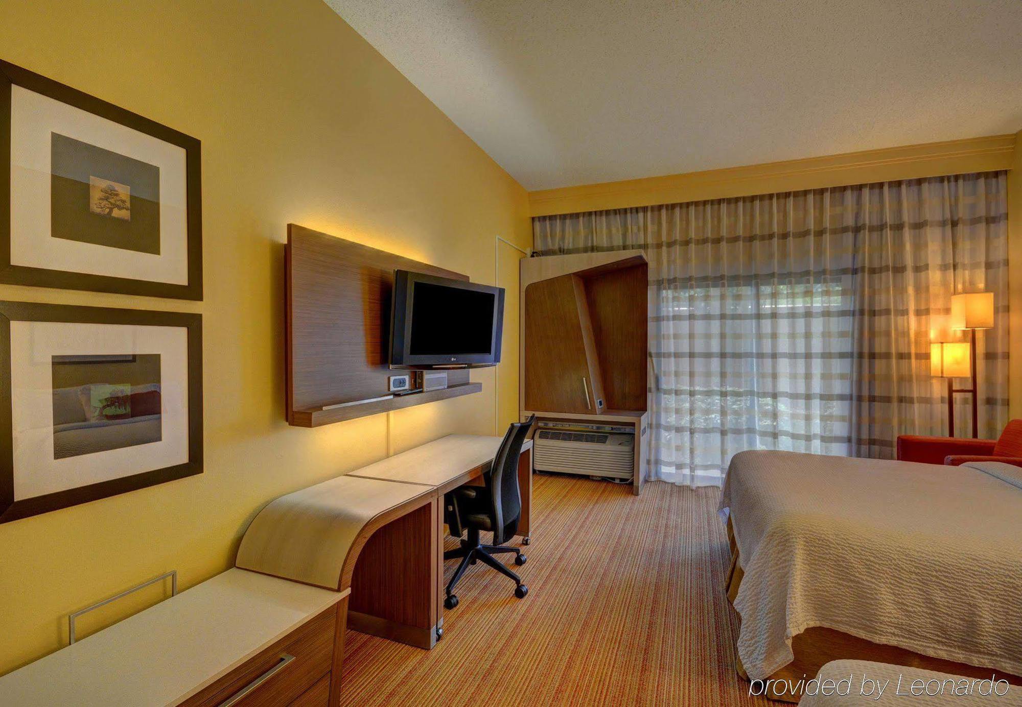 Courtyard Lafayette Airport Hotel Exterior foto