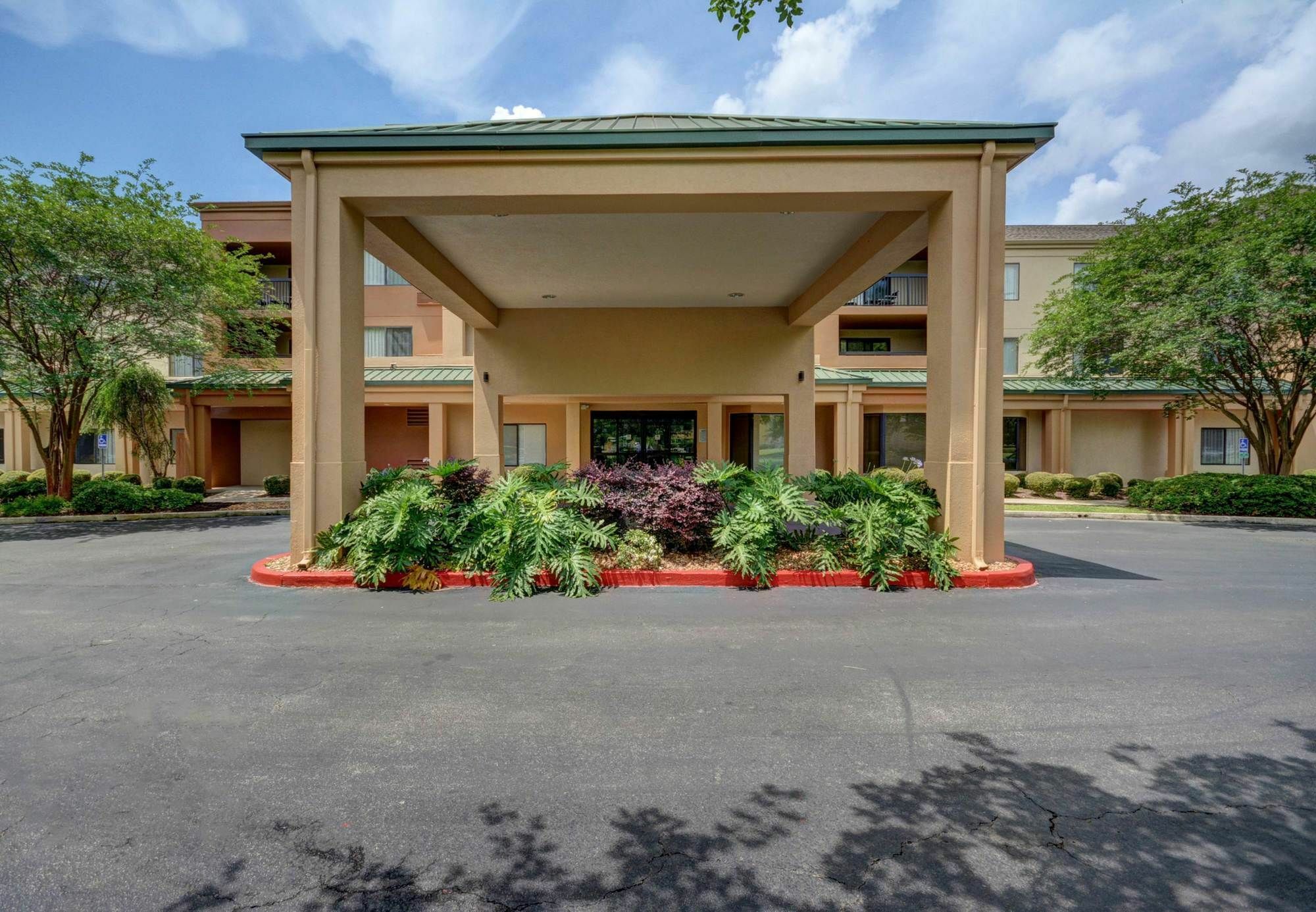 Courtyard Lafayette Airport Hotel Exterior foto